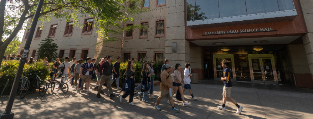 Large group tour at UC Davis
