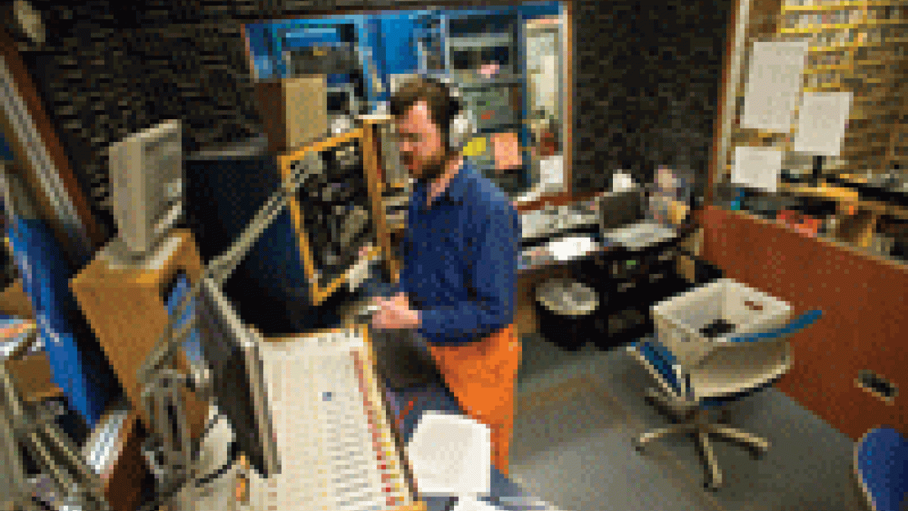 English lecturer Andy Jones will examine how to become a top-flight instructor as part of the Great Teachers Project, due to debut on iTunes later this month. For more information on this and other new iTunes content, see page 6, Insights on Te