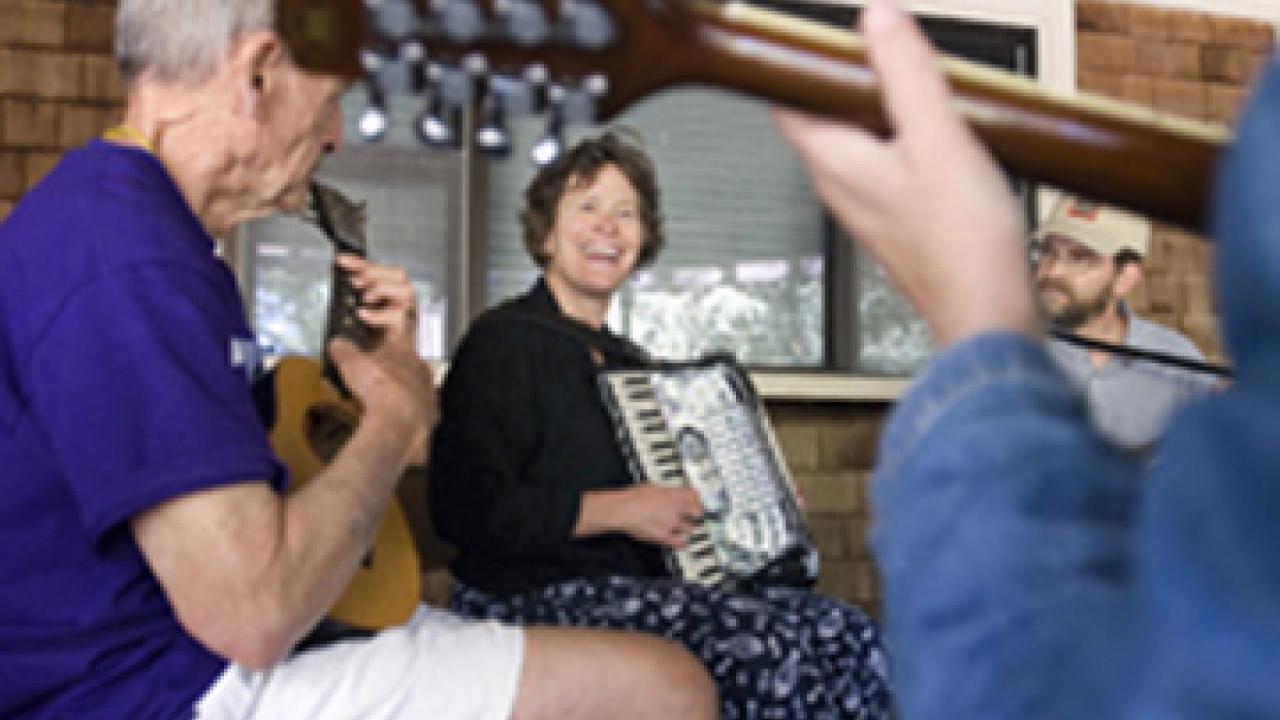 There is more than wind whistling through the trees at the UC Davis Arboretum these days. The new addition is folk music during noon-hour jam sessions