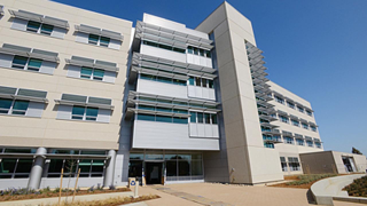 Vet Med 3B exterior entrance