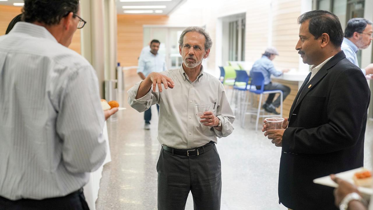 Bob Segar talking to attendees.