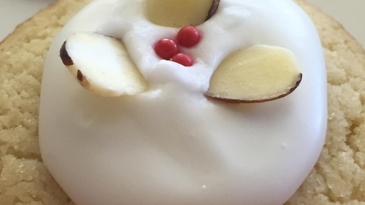 Photo: Almond Poinsettia cookie
