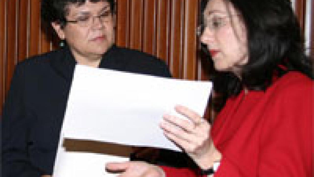 Professor Patricia G&Atilde;&iexcl;ndara, right, briefs State Sen. Martha Escutia, D-Norwalk, chair of the Latino Legislative Caucus, at a hearing where G&Atilde;&iexcl;ndara provided testimony on English-learners.
