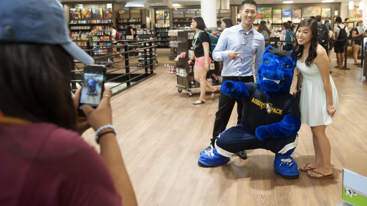 Students pose for a photo with Gunrock in the newly remodeled Campus Store.