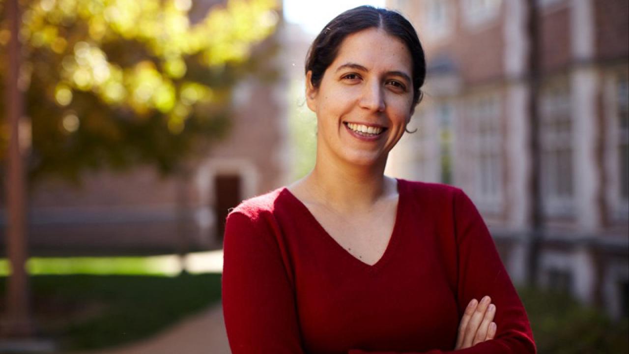 Simine Vizire, environmental portrait