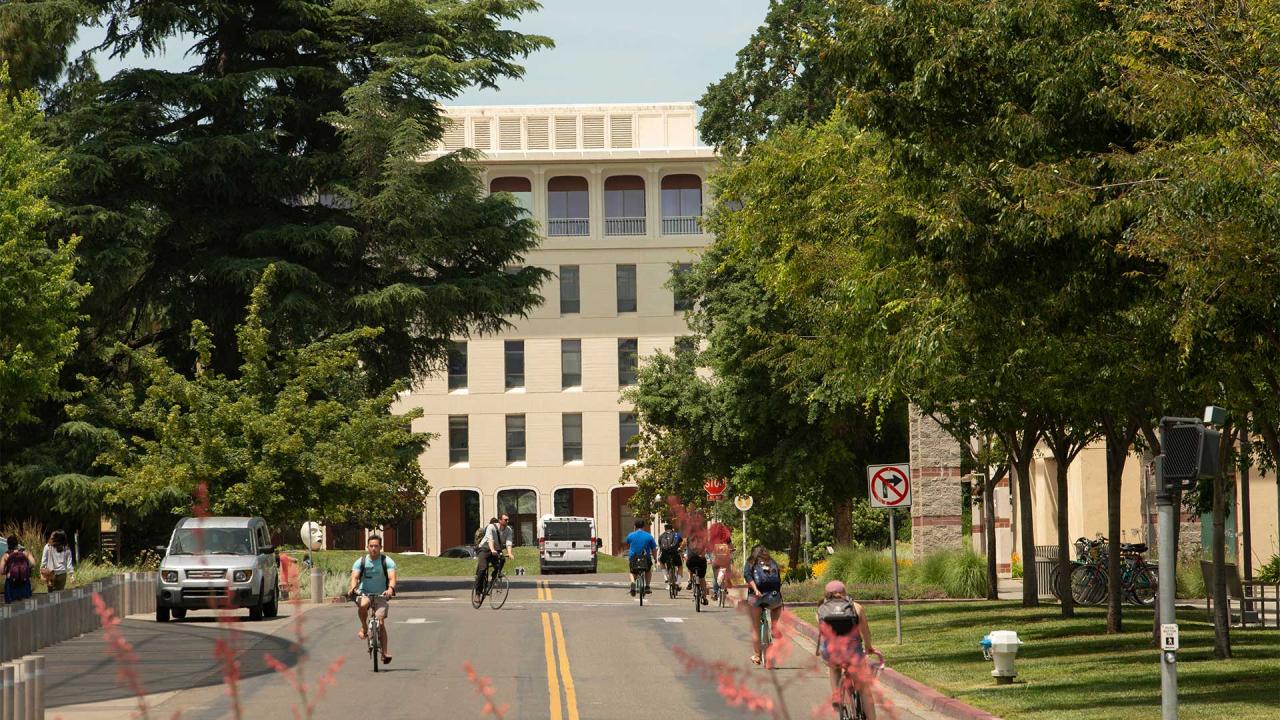 Picture of Mrak Hall on the UC Davis Campus