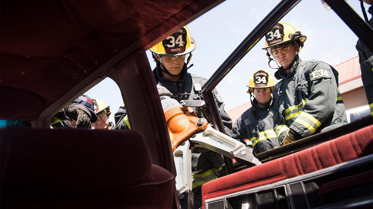 Student firefighters use the Jaws of Life.