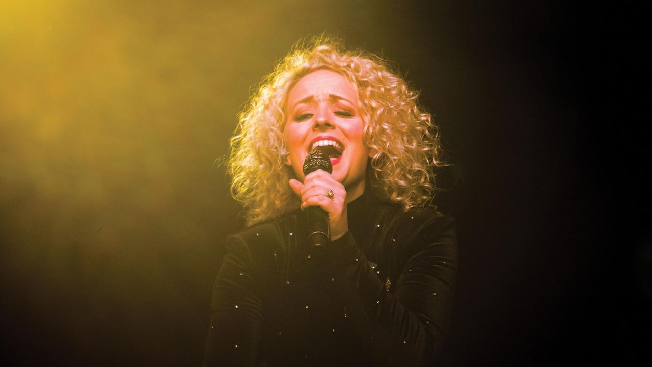 Cam sings at the Clovis Rodeo