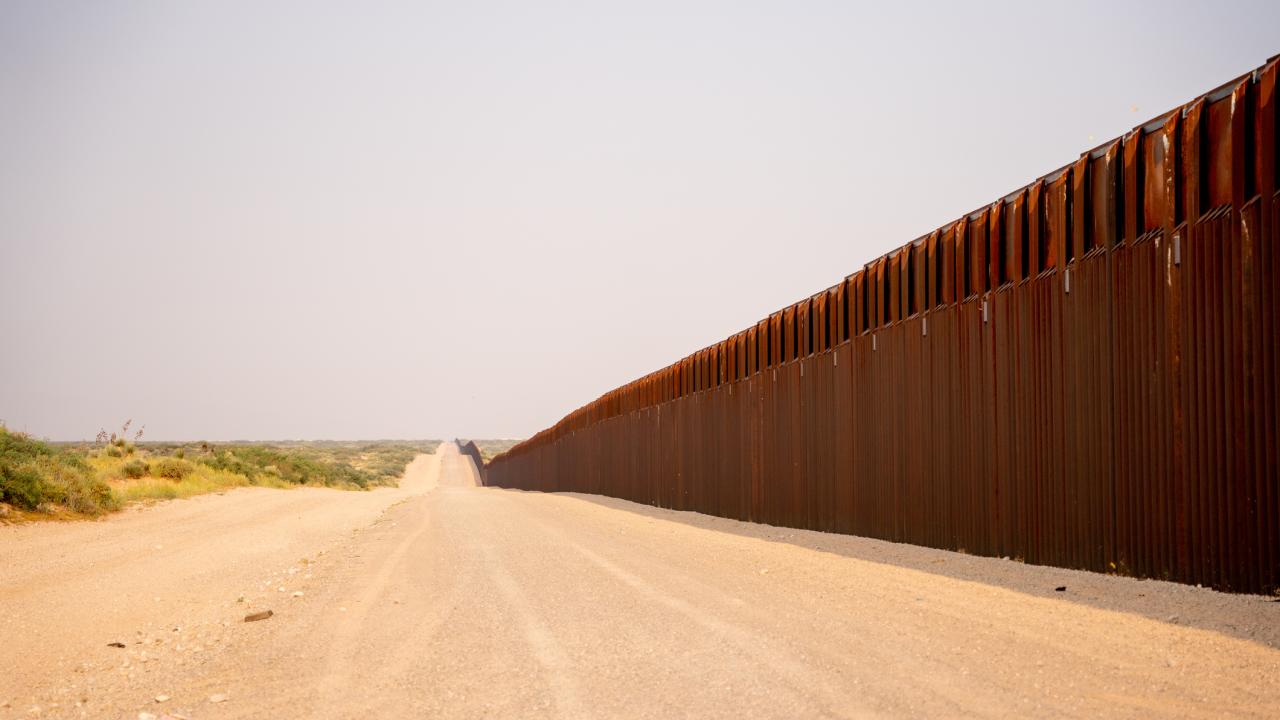 Dirt road near border