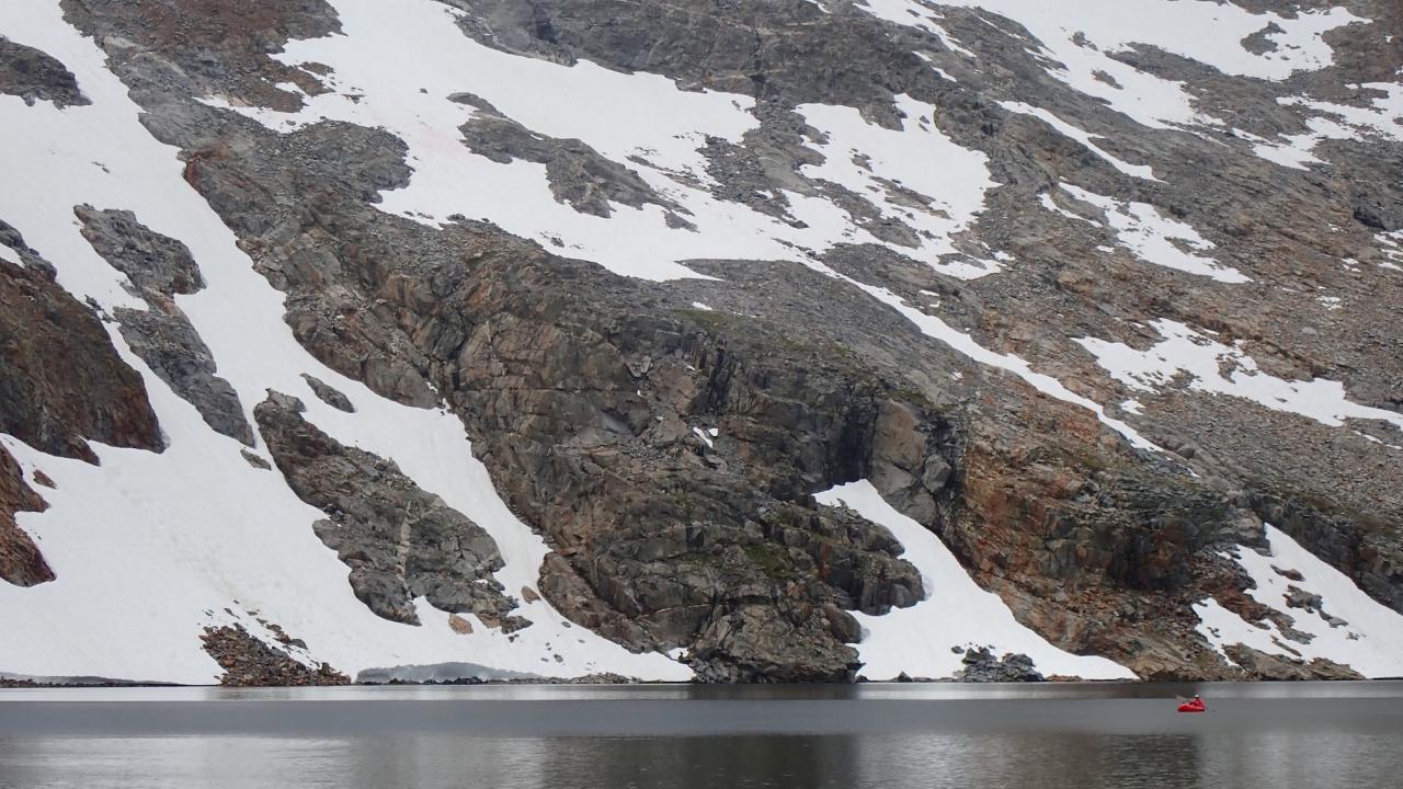 Ireland Lake in California’s Sierra Nevada is among the small alpine lakes UC Davis researchers monitored to learn about how the lakes behave in the winter. (Adrianne Smits/UC Davis)