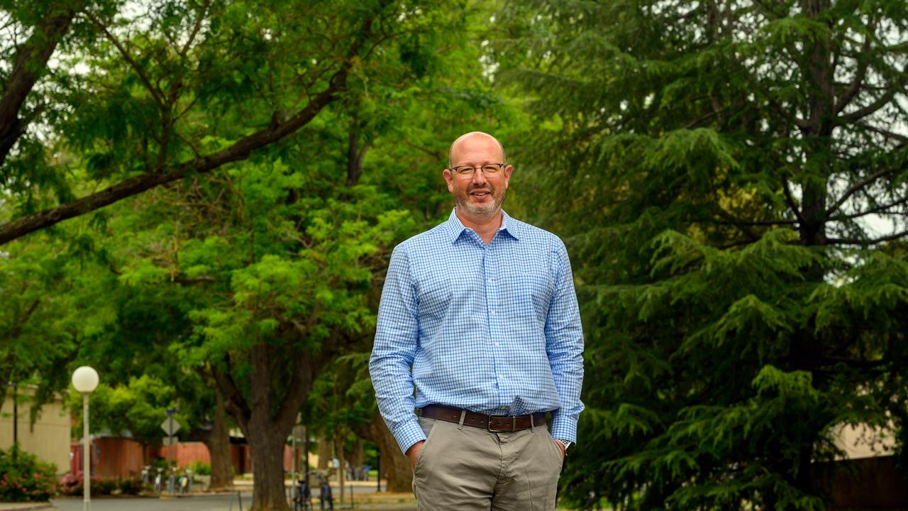 Photo of Ari Kelman.