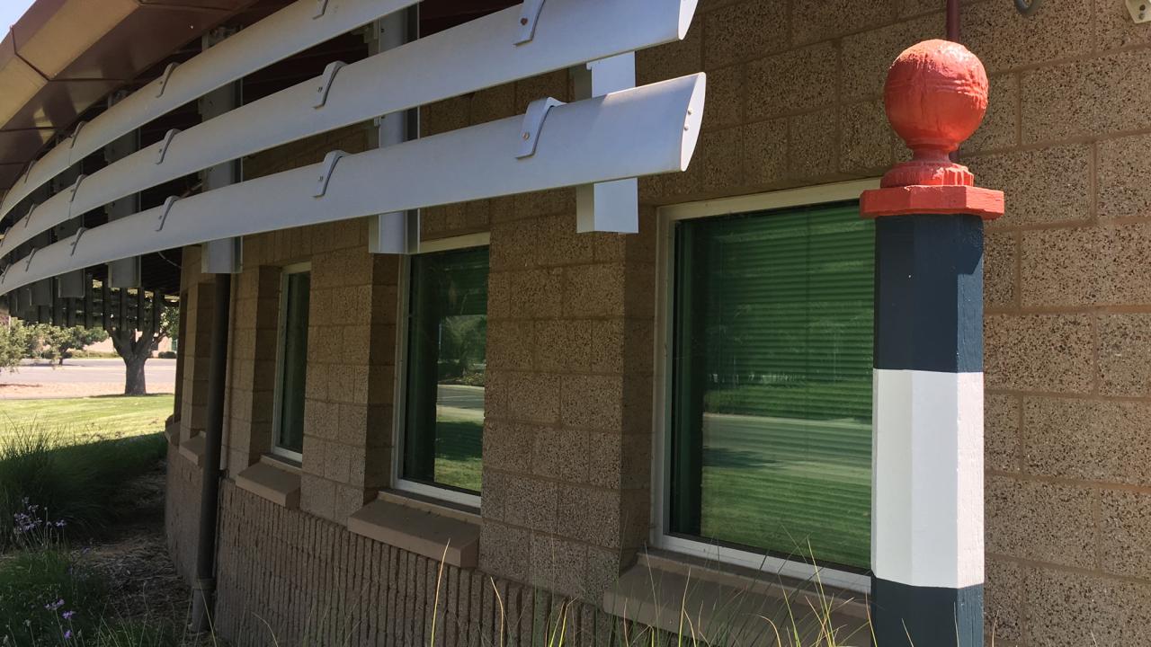 Black-and-white-striped racetrack distance marker with red ball on top