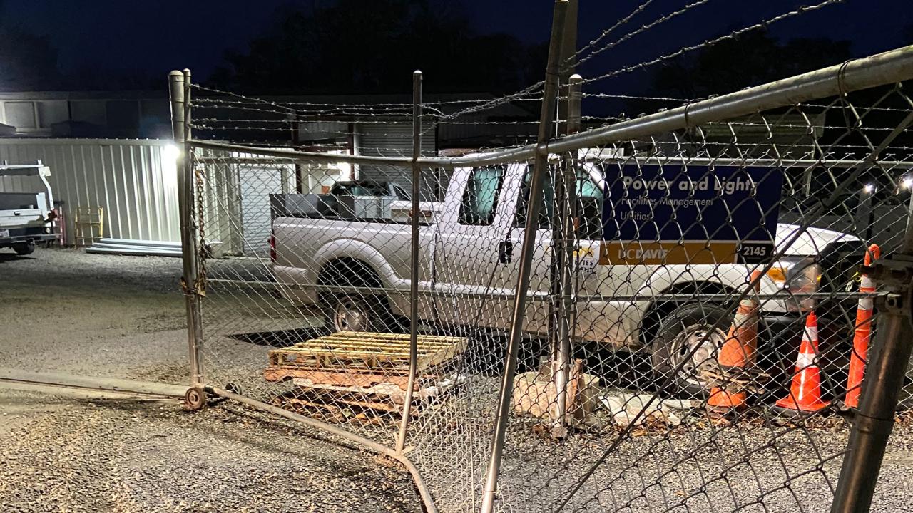 Sliding gate (cyclone fence), rammed open