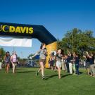 Photo: New students pass under the UC Davis arch.